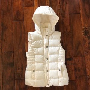 WHITE PUFFY VEST